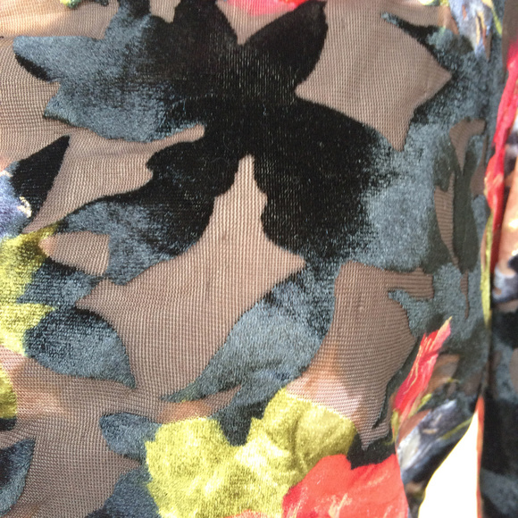 Tradition Semi Sheer Black Velvet Floral Blouse PM - Picture 5 of 8